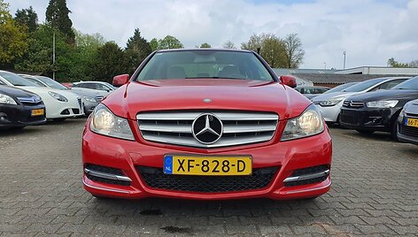 Skelbimas apie neva parduodamą automobilį