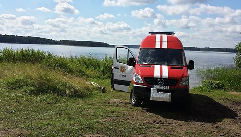 Arino ežere vykdomos skenduolių paieškos