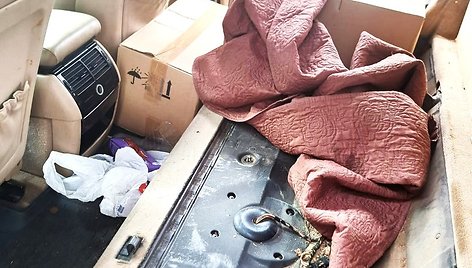 Slėptuve paverstas BMW visureigis