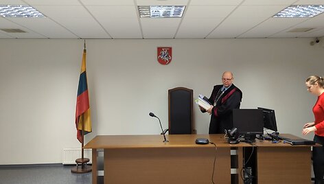 Proceso &scaron;eimininkas Mindaugas Striaukas teismo salėje prie&scaron; pat posėdį.