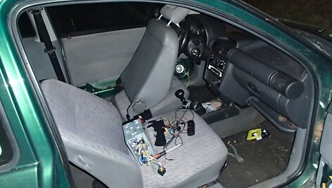 Po gaudynių apgadintas automobilis