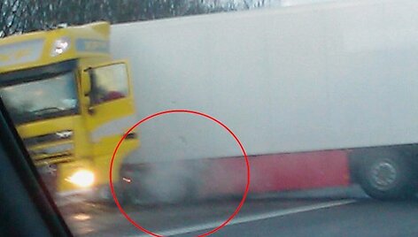 Eismo incidentas slidžiame Marijampolės aplinkkelyje.