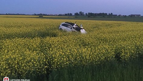 „Porsche Cayenne“ avarijos vietoje