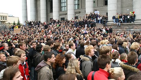 Masinių susibūrimų metu padaugėja vagysčių iš parduotuvių.