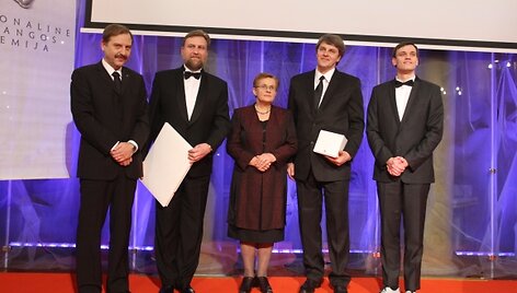 Nacionalinės pažangos premijos laureatai: A.Kuncevičius, R.Jankauskas, V.Daujotytė-Pakerienė, R.Laužikas ir T.Linkevičius