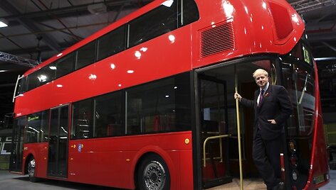 Londono meras prie naujojo autobuso