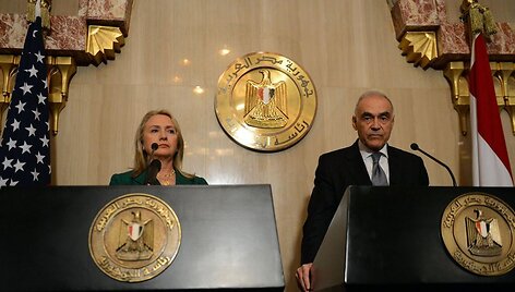 Egipto užsienio reikalų ministras Mohamedas Kamelis Amras ir JAV valstybės sekretorė Hillary Clinton