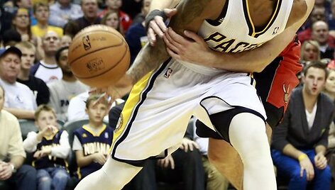 Jonas Valančiūnas su Paul George