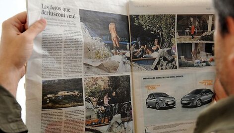 Ispanų laikra&scaron;tis i&scaron;spausdino skandalingas S.Berlusconi nuotraukas