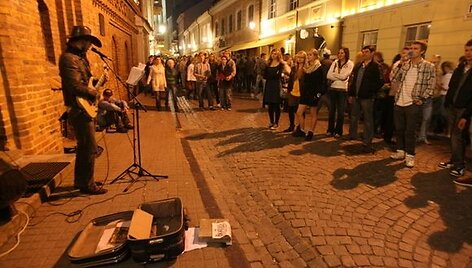 &Scaron;e&scaron;tadienio vakarą kultūros projekto &bdquo;Tebūnie naktis&ldquo; organizatoriai vilioja sostinėje pasigrožėti daugybe ypatingų meno projektų.