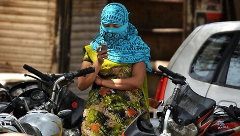 Indijoje laukiama proveržio mobiliųjų telefonų rinkoje