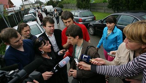 Žmonės neįleido antstolio į Kedžių namą