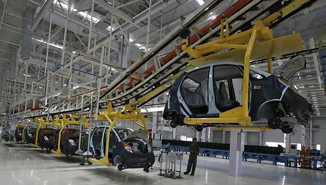 Automobilių pardavimai auga kiekvieną mėnesį