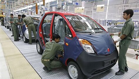 Automobilių pardavimai auga kiekvieną mėnesį