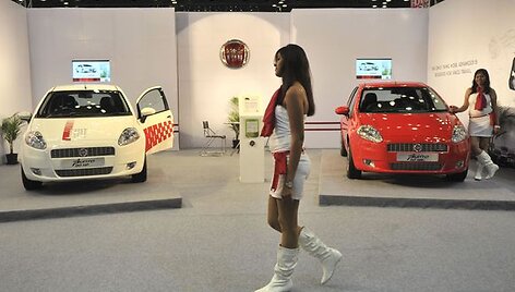 Automobilių pardavimo rinka Indijoje auga