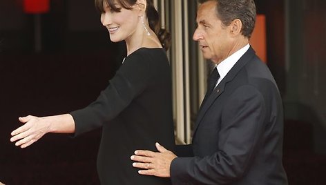 Nicolas Sarkozy su žmona