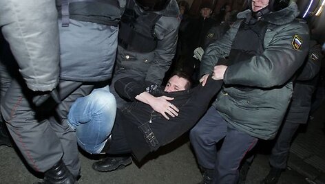 Policija sulaiko mitingo dalyvius