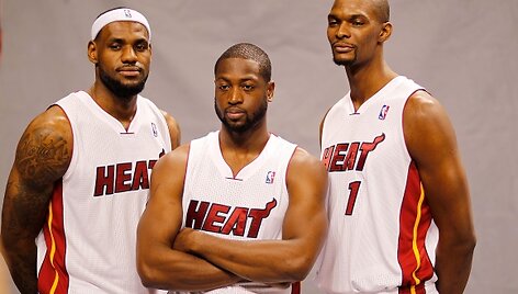 LeBronas Jamesas, Dwyane'as Wade'as ir Chrisas Boshas.