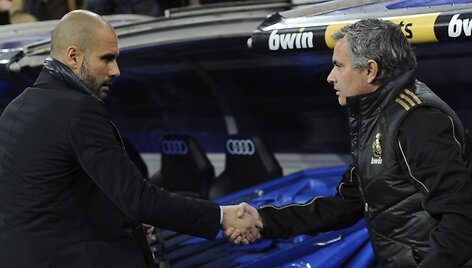 Jose Mourinho (de&scaron;inėje) vėl buvo priverstas su pergale sveikinti Pepą Guardiolą