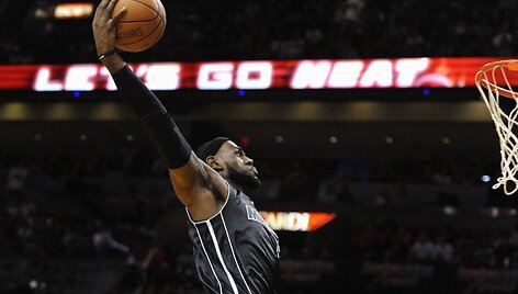 LeBronas Jamesas įdėjo per&scaron;okęs varžovą.