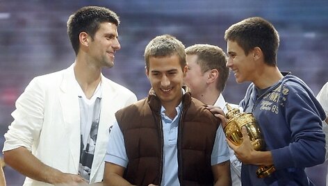 Novakas Džokovičius kartu su broliais &ndash; Džordže (centre) ir Marko (de&scaron;inėje).