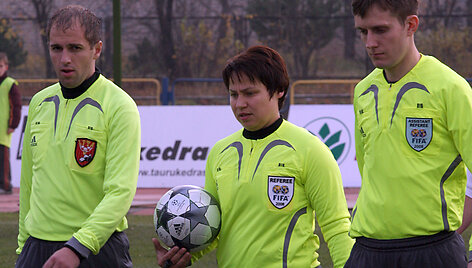 Au&scaron;ra Tvarijonaitė-Kancė futbolo rungtynėse.