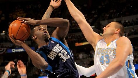 Lyginant su reguliariuoju NBA lygos sezonu atkrintamosiose varžybose L.Kleizos aik&scaron;telėje praleidžiamas laikas smuko nuo vidutini&scaron;kai 22 minučių iki vos 12-os kiekviename mače.