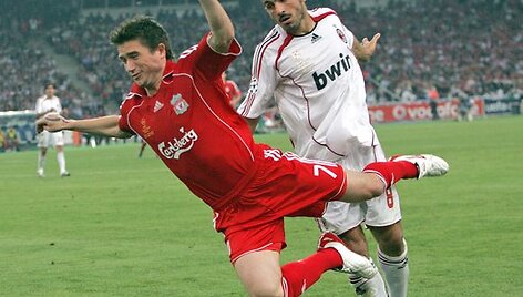 &Scaron;iais laikais net ir auk&scaron;čiausio lygio futbolininkai dažnai griūna be didesnio kontakto su varžovu
