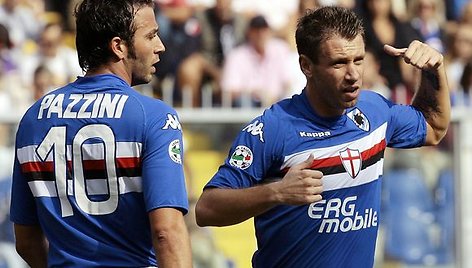 Smogiamasis „Sampdoria“ duetas – Antonio Cassano (dešinėje) ir Gianpaolo Pazzini šį kartą turėjo tenkintis lygiosiomis