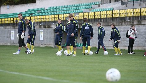 Treniruočių stovyklą vakar pradėjusi Lietuvos rinktinė atsitvėrė tylos siena – su žurnalistais nebendravo nė vienas futbolininkas