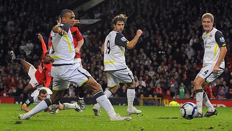 &bdquo;Manchester United&ldquo; nuo pralaimėjimo i&scaron;gelbėjo A.Ferdinando įvartis į savo vartus jau tiksint teisėjo pridėtam laikui