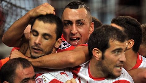 &bdquo;Olympiacos&ldquo; ekipa pergalę prie&scaron; &bdquo;Standard&ldquo; klubą i&scaron;plė&scaron;ė jau per teisėjo pridėtą laiką
