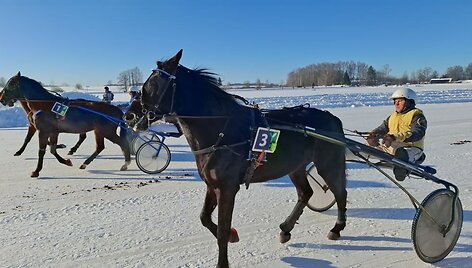 Sartų žirgų lenktynių akimirka