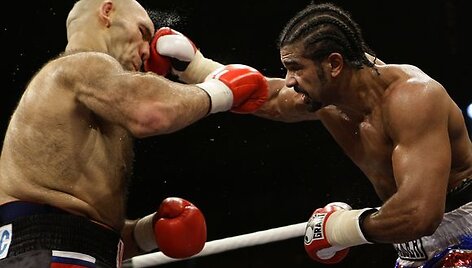 Naujuoju pasaulio sunkaus svorio bokso čempionu pagal WBA versiją tapęs britas D.Haye už rusą N.Valujevą &scaron;e&scaron;tadienį Vokietijoje vykusioje dvikovoje buvo nepalyginamai vikresnis ir varžovą nugalėjo ta&scaron;kais