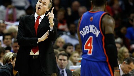 Metimą į savo, o ne varžovų krep&scaron;į metęs N.Robinsonas gavo pylos nuo &bdquo;Knicks&ldquo; trenerio Mike'o D'Antoni