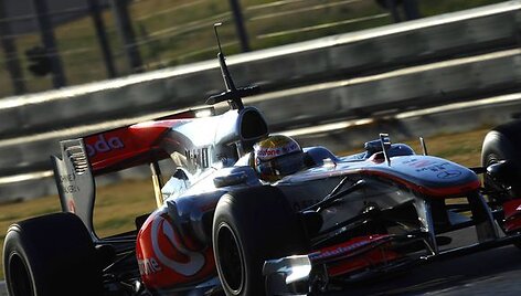 L.Hamiltonas žarstė komplimentus naujajam &bdquo;McLaren MP4-25&ldquo; bolidui