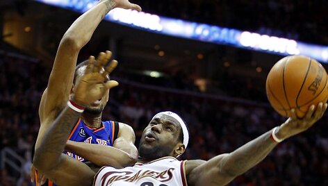 L.Jamesas per vieną rungtynių atkarpą į &bdquo;Knicks&ldquo; krep&scaron;į įmetė 24 ta&scaron;kus i&scaron; eilės