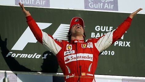 Lenktynių nugalėtojo F.Alonso triumfas