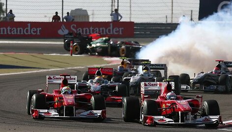 &bdquo;Formulės-1&ldquo; komandų vadovai pirmosiose 2010 metų sezono lenktynėse pasigedo lenkimų ir intrigos