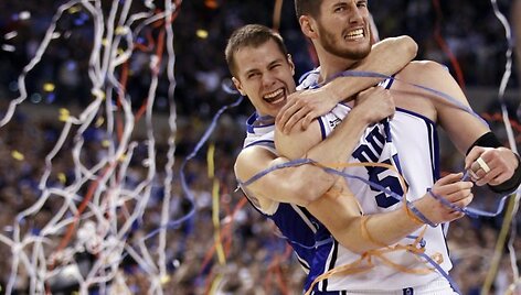 Ketvirtą kartą universiteto istorijoje NCAA pirmenybes laimėję Diuko studentai triumfuoja