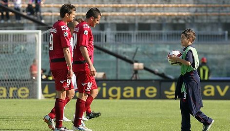 T.Danilevičius (kairėje) ir „Livorno“ kitą sezoną turės sugrįžti į antrą pagal pajėgumą Italijos čempionatą