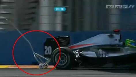 Keltuvas kartu su formule trasa skriejo apie kelis &scaron;imtus metrų ir netgi įveikė kelis posūkius