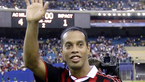Ronaldinho gali atsisveikinti su &bdquo;AC Milan&ldquo; klubu ir grįžti rungtyniauti į Braziliją