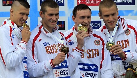 Vyrų estafetės keturi po 100 m laisvuoju stiliumi čempionais tapo rusai