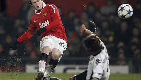 &bdquo;Manchester United&ldquo; (kairėje) futbolininkams nepavyko pasiekti Čempionų lygos rekordo.