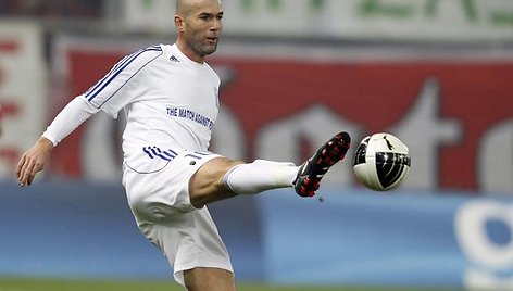 Z.Zidane'as stebino futbolo kamuolio valdymo triukais.