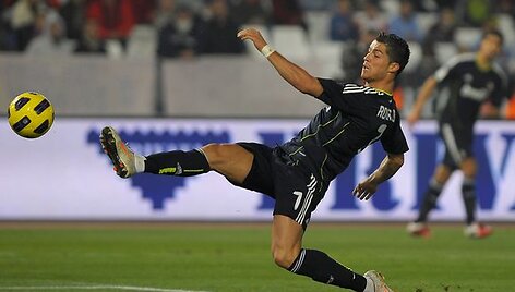 Cristiano Ronaldo paskutinę minutę turėjo galimybę i&scaron;plė&scaron;ti pergalę &bdquo;Real&ldquo; klubui, bet jo smūgį sustabdė skersinis.