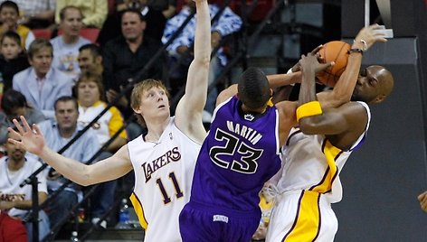 Coby Karlas (kairėje) yra ragavęs ir NBA duonos.