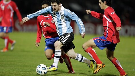Lionelis Messi draskė Kosta Rikos gynybą.