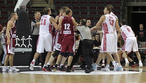 Praėjusią savaitę Rygoje vykusiose draugiškose Latvijos ir Rusijos rinktinių varžybose taip pat buvo kilę susistumdymų.